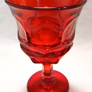 Copa de agua Fostoria Argus Rugy Red Footed, edición del Museo Henry Ford, años 60-70, en perfecto estado.