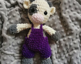 Vaca de ganchillo con mono de peluche / Juguete de animal amigurumi hecho a mano / Listo para enviar