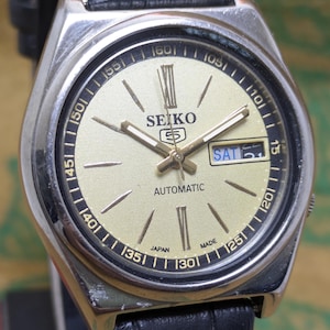 Vintage Seiko 5 Automatic Day Date green dail Movement NO. 7009A Japan Made Men's Watch Free Shipping