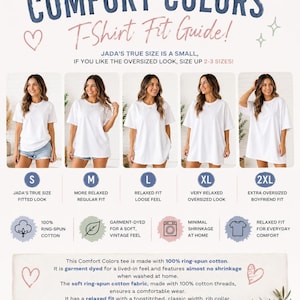 Op de afbeelding: Een Comfort Colors T-shirt pasvormgids met vijf witte T-shirts in de maten S, M, L, XL en 2XL. De tekst bevat 'Comfort Colors T-Shirt Fit Guide!', maatbeschrijvingen en details over de 100% ringgesponnen katoenen stof.