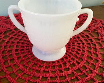 Vtg American Sweetheart pattern  sugar bowl, crafted from Monax Opalescent white glass from Macbeth-Evans glass company.