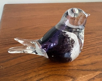 Vtg Karelia split tail bird paperweight. Black, grey & silver swirled together make this a beautiful piece of handblown glass art.