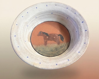 Cuenco con forma de caballo. Cuenco de cerámica artística con forma de caballo, firmado por el artista. ¡Una pieza única y preciosa! Muy original. Envío gratuito.