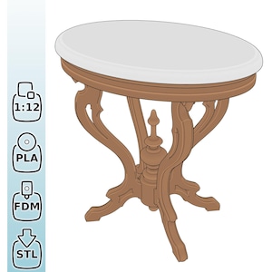 Può includere: Un tavolino marrone in miniatura con un piano ovale bianco. Il tavolo ha gambe ornate e curve e una colonna di supporto centrale. L'immagine include anche icone per i processi di stampa 3D e una scala di 1:12.