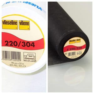 Puede incluir: Dos rollos de tela. Uno blanco con una etiqueta roja y amarilla que dice "vlieseline vilene 220/304". El otro es tela negra con una etiqueta roja y amarilla que dice "vlieseline vilene F 220/326".