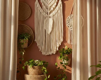 Large Boho Macrame Wall Hanging with Leaf Detail – Beige Fringe Fiber Art on Wooden Bar