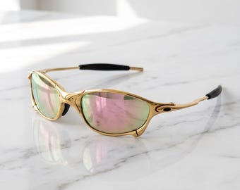 Gafas de sol deportivas con montura metálica dorada y lentes de espejo rosa, estilo retro de lujo Y2K para mujer.