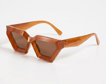 Caramel Brown Angular Cat Eye Sunglasses – Bold Pointed Frames, Dark Academia Luxury Eyewear Unisex Alt