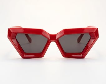 Red Angular Cat Eye Sunglasses – Bold Pointed Frames, Gothic Coquette Dark Luxury Eyewear Unisex Alt