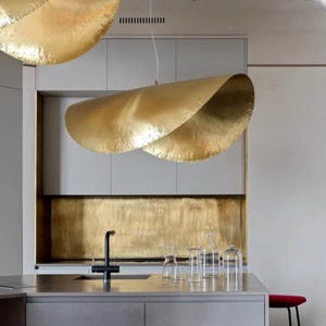 Luminária de suspensão grande GERVASONI: Luminária pendente marroquina artesanal em latão, para teto com luz ambiente aconchegante.