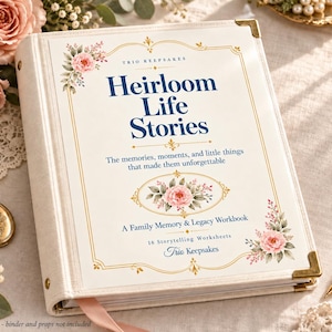Puede incluir: Una carpeta de tres anillas blanca titulada Heirloom Life Stories, The memories, moments, and little things that made them unforgettable, A Family Memory & Legacy Workbook, 16 Storytelling Worksheets, Trio Keepsakes.