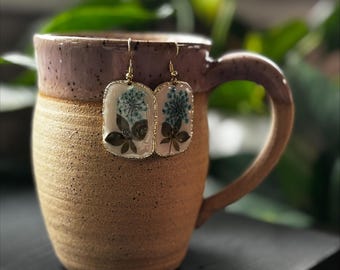 Pendientes de flores de resina, dorados