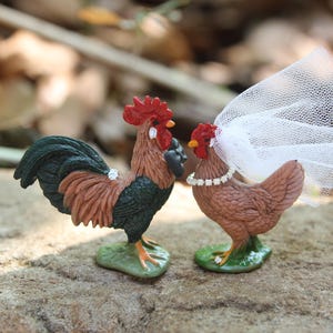 Rooster-Hen-Wedding-Cake Topper-Chicken-Bride-Groom-Farm-Theme-Mr-Mrs-Barn-Rustic-Country-Decoration