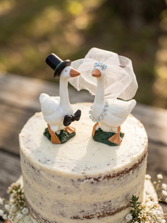 Goose Wedding Cake Topper, Farm Wedding Theme, Animal Couple Figurine, Funny Unique Barn Theme Mr & Mrs Rustic Wedding