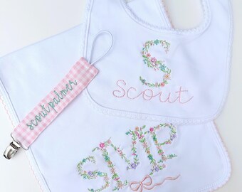 Paquete de accesorios bordados personalizados para bebé / Juego de baberos / Regalo de recuerdo personalizado para recién nacido