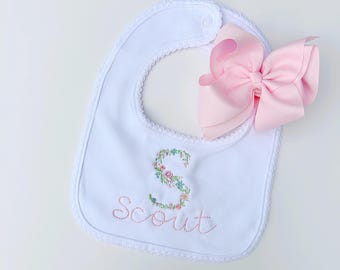 Babero de algodón bordado personalizado para bebé con ribete de picot / Recuerdo con nombre personalizado