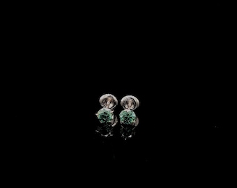 Pendientes de botón con diamante verde cultivado en laboratorio / Montura Martini de oro blanco de 14k
