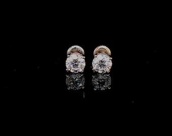 Pendientes de diamantes cultivados en laboratorio de 2,04 quilates, engastados en oro blanco de 14 quilates. Diamantes redondos con certificación IGI D VVS2. Cierre de rosca. Regalo ideal para ocasiones especiales.