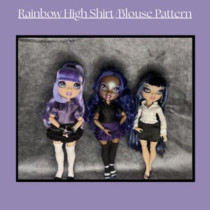 Puede incluir: Se muestran tres muñecas Rainbow High, cada una con peinados y atuendos únicos. Las muñecas tienen diferentes tonos de piel y visten faldas, blusas y calcetines hasta la rodilla. El texto "Rainbow High Shirt/Blouse Pattern" está en la parte superior.