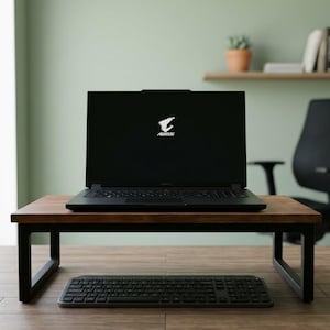 Supporto rialzato per laptop in legno, 60 x 30 cm / Base in acciaio nero, organizer da scrivania / Elevatore per computer da tavolo in legno di quercia / Mensola per ufficio domestico