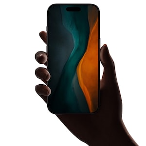 Könnte beinhalten: Ein schwarzes Smartphone, das von einer Hand gehalten wird, silhouettenhaft vor weißem Hintergrund. Der Bildschirm des Telefons zeigt ein farbenfrohes abstraktes Design mit Grün-, Türkis- und Orangetönen. Das Wort "POSTIE LAB" befindet sich in der oberen rechten Ecke.