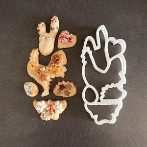 Multi-Keksausstecher Ostern „Spring Bites“ | 6 Motive: Hase, Ei, Igel, Hahn | Spülmaschinenfest & Ergonomisch | Zeitsparendes Back-Bundle