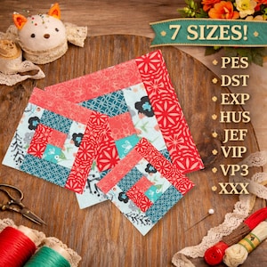 Può includere: Una collezione di quadrati di tessuto colorati di varie dimensioni, con motivi floreali e geometrici in rosso, verde acqua e azzurro. L'immagine include rocchetti di filo, forbici e un cuscinetto per spilli, suggerendo un tema di cucito. Testo: "7 SIZES!"