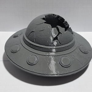 Crashed UFO Reptile Hide | Spaceship Terrarium Cave | Alien Theme Enclosure Decor for Reptiles | Snakes | Geckos | Spiders