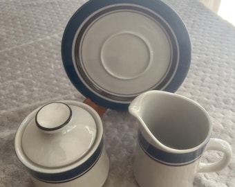 Set da zucchero e panna in gres Sango Carousel 802 Blue Japan + un piattino Vintage