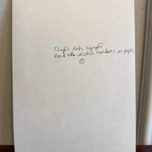 以下が含まれることがあります： 白のテクスチャード加工された紙に、黒インクで手書きされたテキスト。テキストは「Duyen Anh Nguyen Pen & ink, alcohol markers on paper」と著作権記号です。紙はわずかにオフホワイトです。