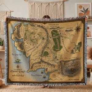 Manta tejida con mapa de la Tierra Media, decoración de pared de fantasía, arte de pared estilo aventura, regalo para fans de El Señor de los Anillos