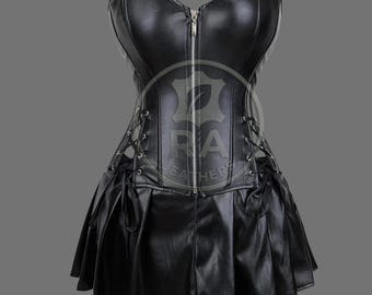 Abito corsetto in vera pelle con cerniera frontale e gonna plissettata, realizzato su misura.