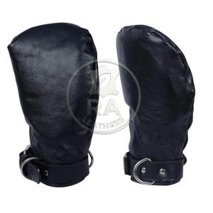 Conjunto de luvas de couro pretas acolchoadas, feitas sob medida com punhos de travamento.
