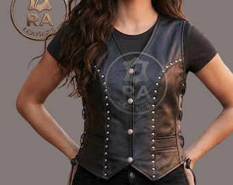 Gilet da donna in vera pelle con borchie e allacciatura laterale, in montone