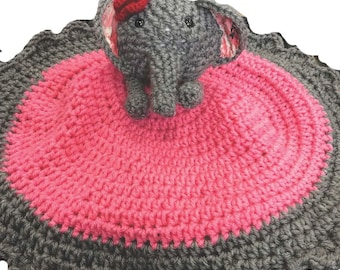 Couverture câline éléphant au crochet pour le soutien émotionnel