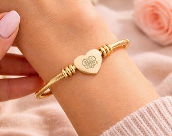 Pulsera de puño con corazón grabado / Joyería minimalista de acero inoxidable con acabado dorado, regalos para mamá, día de la madre, regalo para mamá, pulseras,