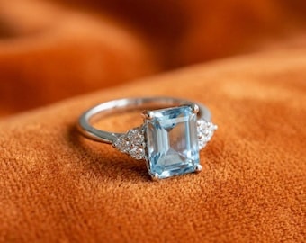 Natuurlijke hemelsblauwe topaas smaragd geslepen sterlingzilveren ring, minimalistische verlovingsring