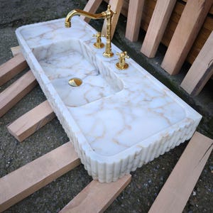 Discover the timeless appeal of a marble sink bowl or marble basin sink crafted with precision. From fluted marble sinks to ribbed marble sinks, each piece tells a story of craftsmanship and Turkish heritage. Customize your dream sink today! Elevate your bathroom with a custom marble sink. Choose from calacatta gold, lilac marble, and antique marble sink options, handcrafted in Turkey. Discover handcrafted marble sinks. Calcutta, viola, travertine, and arabescato marble sinks available.