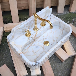 Elevate your space with a handcrafted marble sink from Turkey. Our collection includes calacatta marble sinks, carrera marble sinks, and stunning viola marble sinks, perfect for luxury bathrooms and kitchens. Explore the beauty of natural marble sinks today! Shop handmade marble sinks crafted from Turkish stone. Explore calacatta, carrara, and viola marble sinks for luxury bathrooms and kitchens. From moqui marble sinks to pergamon marble sinks. Handcrafted beauty and elegance in every detail.
