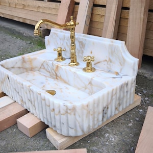 Transform your bathroom with a marble wall sink or a wall mounted marble sink. From modern calacatta sink styles to vintage-inspired portable sinks, we craft stunning options for every space with authentic Turkish marble. Bring timeless beauty with antique marble sinks and marble sink consoles. Each piece is carved from natural marble with expert Turkish artisanship. Explore calacatta monet marble sinks, carrera sinks, bathroom vessel sinks. Luxury, elegance, and lasting beauty in every piece.