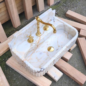 Searching for a custom marble sink? We offer integrated marble sinks and marble floating sinks made to order! Choose from lilac marble sinks, travertine marble sinks, and more to complete your perfect luxury bathroom renovation.
Handcrafted marble sinks from Turkey. Find marble basin sinks, vanity sinks, and custom sink tops in beautiful natural stones like viola marble.
Elevate your bathroom with a custom marble sink. From calacatta gold, antique marble sink options, handcrafted in Turkey.