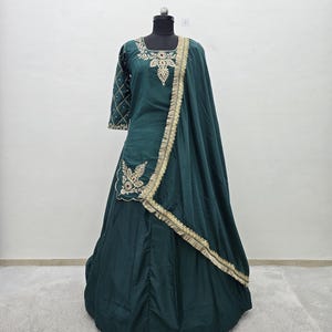 Smaragdgrönt Lehenga Choli-set i kräppsilke, paljettbroderi, bröllopsoutfit