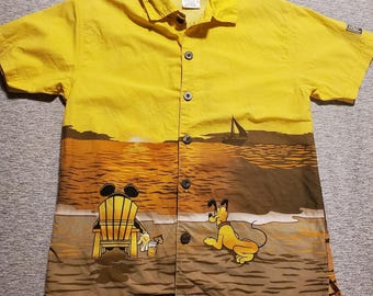 Camiseta vintage de Disneyland Resort para niños, talla L, con Mickey Pluto en un velero en la playa