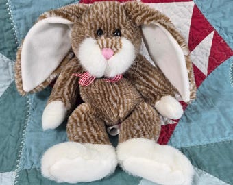 Conejo de peluche Sugar Loaf, de color marrón y blanco, con orejas caídas.