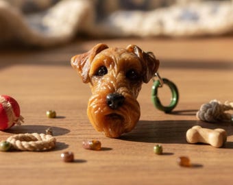Llavero artesanal de Airedale Terrier: Adorno en miniatura para bolso con forma de perro, hecho de arcilla polimérica.