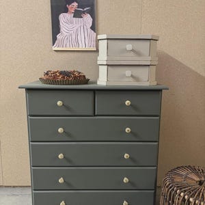 Cassettiera Moody verde scuro dipinta a mano - Vintage restaurata