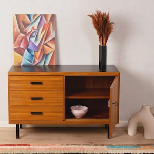 チーク材突板仕上げのチェスト（黒のフォーマイカ天板付き）