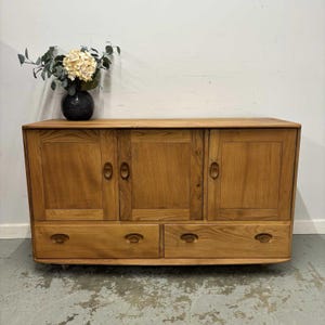 アーコール・ウィンザー・エルムサイドボード - ミッドセンチュリー様式のリフィニッシュキャビネット