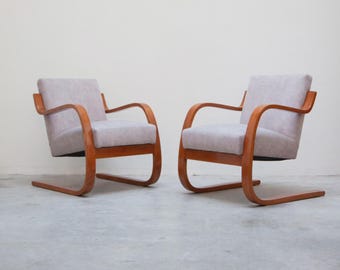 Aufgearbeiteter Vintage Sessel mit grauem Bezug