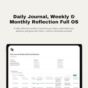 Puede incluir: Una tableta digital que muestra una interfaz de "Daily Journal, Weekly & Monthly Reflection". La pantalla muestra un diseño estructurado con secciones para entradas diarias, navegación y una base de datos principal. El texto en la pantalla incluye "Quick add" y "Daily Journal."